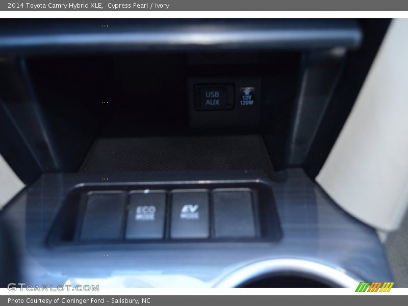 Cypress Pearl / Ivory 2014 Toyota Camry Hybrid XLE