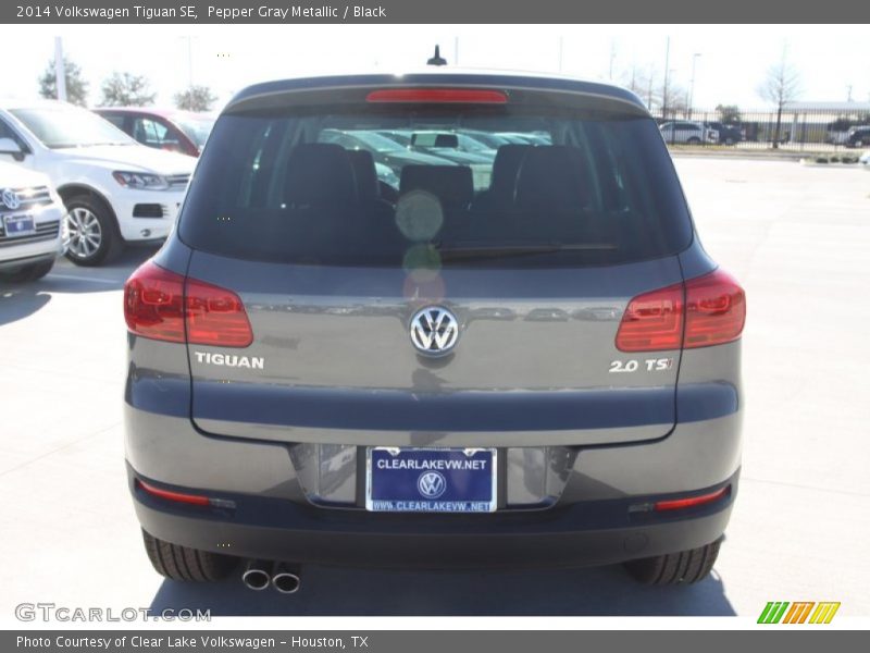 Pepper Gray Metallic / Black 2014 Volkswagen Tiguan SE