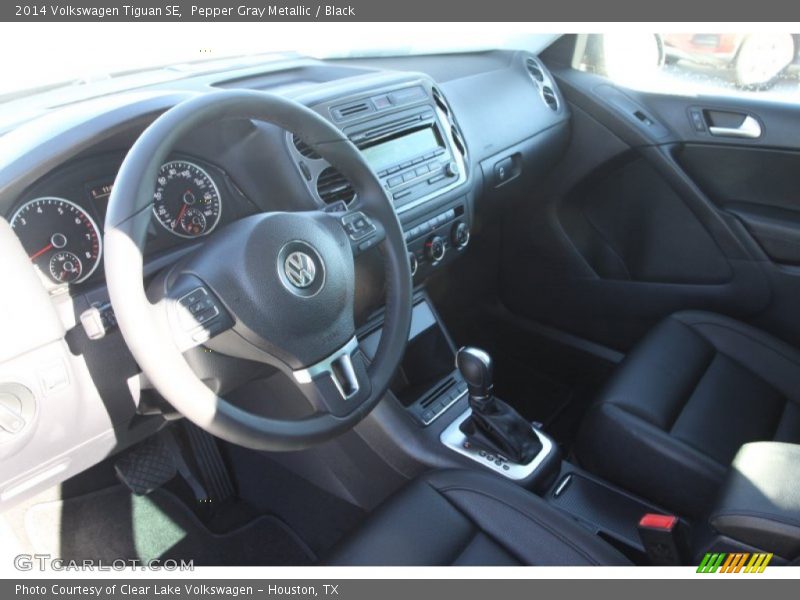 Pepper Gray Metallic / Black 2014 Volkswagen Tiguan SE
