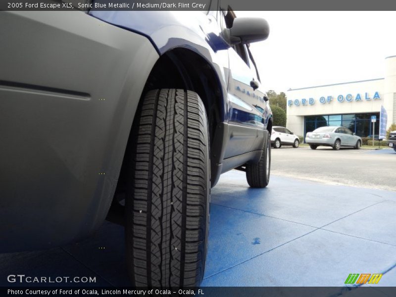 Sonic Blue Metallic / Medium/Dark Flint Grey 2005 Ford Escape XLS