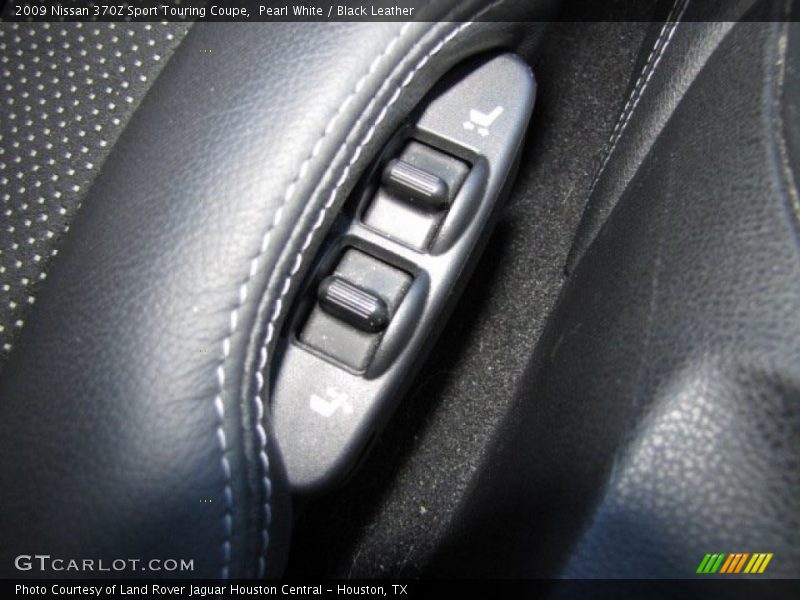 Controls of 2009 370Z Sport Touring Coupe