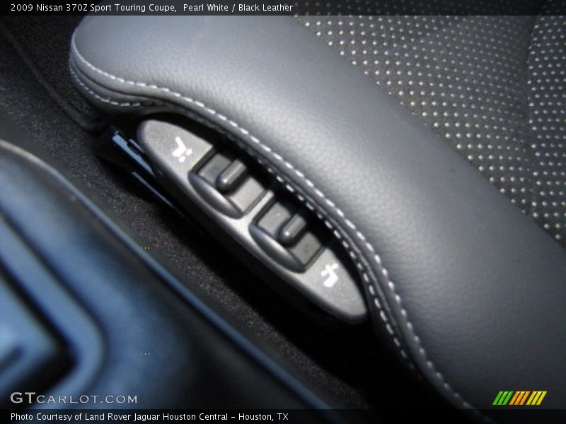 Controls of 2009 370Z Sport Touring Coupe