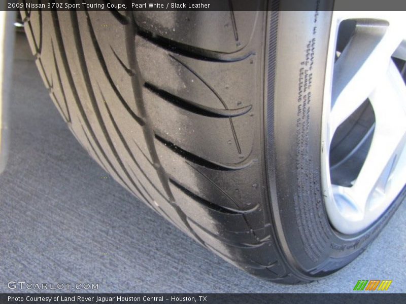 Pearl White / Black Leather 2009 Nissan 370Z Sport Touring Coupe