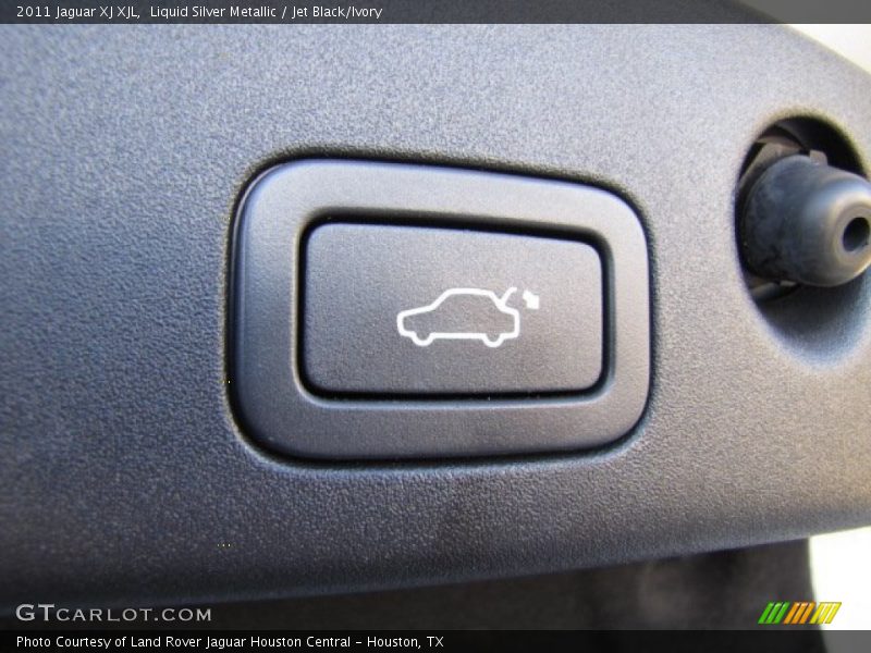 Liquid Silver Metallic / Jet Black/Ivory 2011 Jaguar XJ XJL