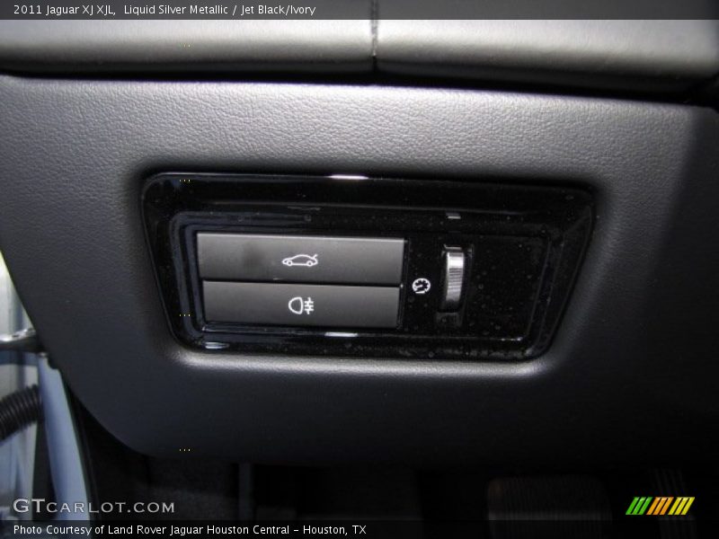 Liquid Silver Metallic / Jet Black/Ivory 2011 Jaguar XJ XJL