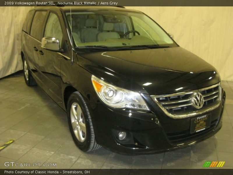 Nocturne Black Metallic / Aero Grey 2009 Volkswagen Routan SEL