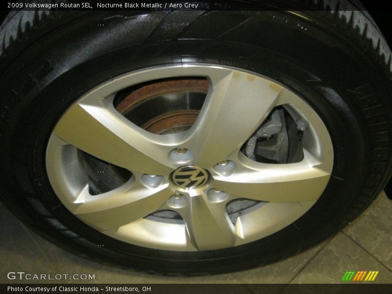 Nocturne Black Metallic / Aero Grey 2009 Volkswagen Routan SEL