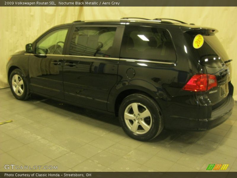 Nocturne Black Metallic / Aero Grey 2009 Volkswagen Routan SEL