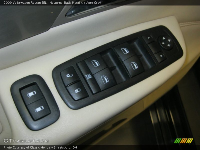 Nocturne Black Metallic / Aero Grey 2009 Volkswagen Routan SEL