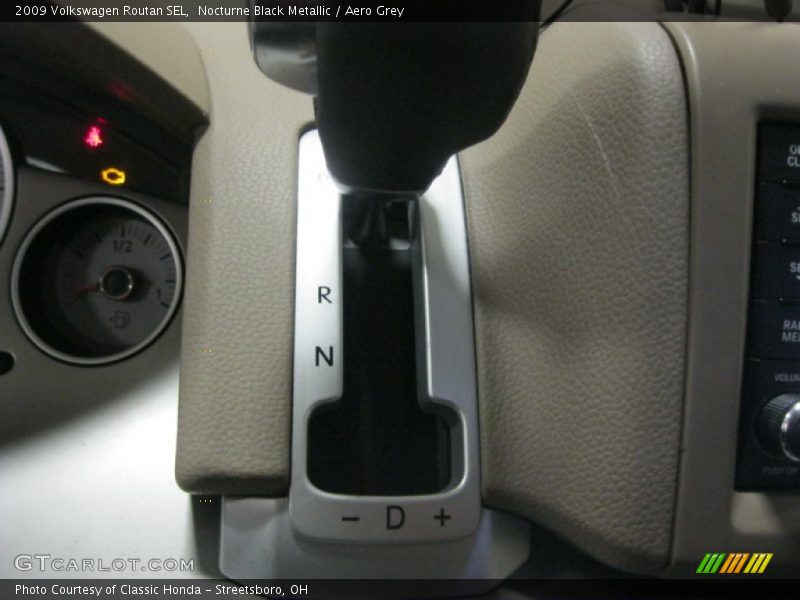 Nocturne Black Metallic / Aero Grey 2009 Volkswagen Routan SEL