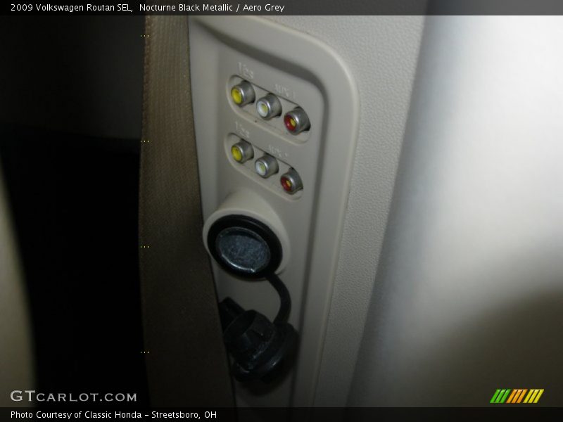 Nocturne Black Metallic / Aero Grey 2009 Volkswagen Routan SEL