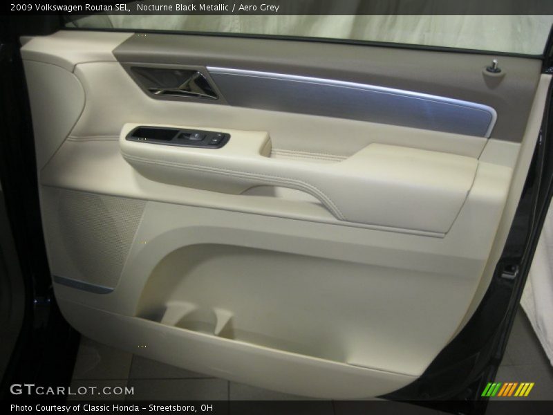Nocturne Black Metallic / Aero Grey 2009 Volkswagen Routan SEL