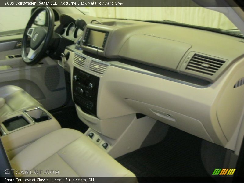 Nocturne Black Metallic / Aero Grey 2009 Volkswagen Routan SEL