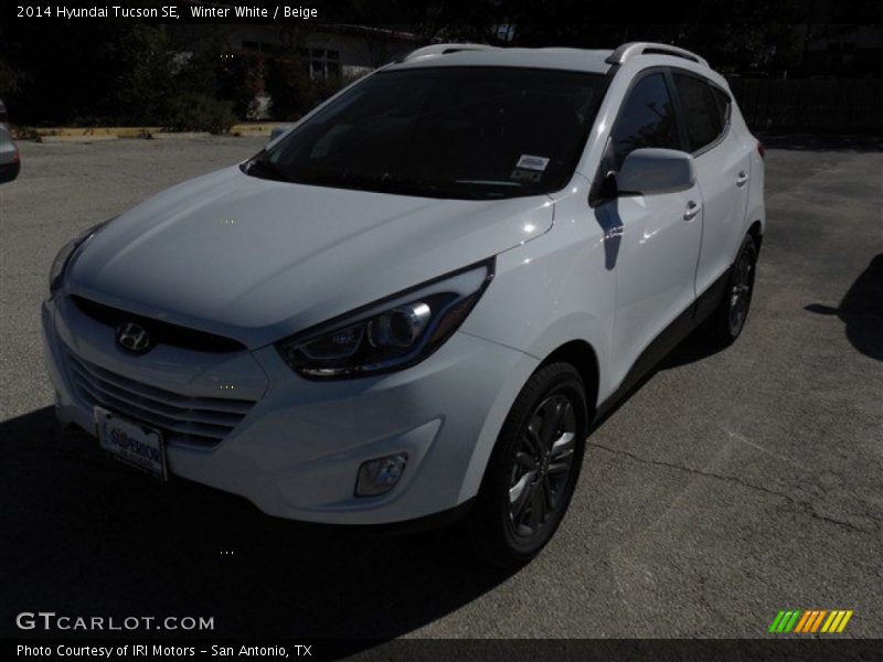 Winter White / Beige 2014 Hyundai Tucson SE