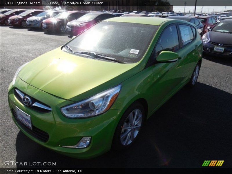 Electrolyte Green / Black 2014 Hyundai Accent SE 5 Door