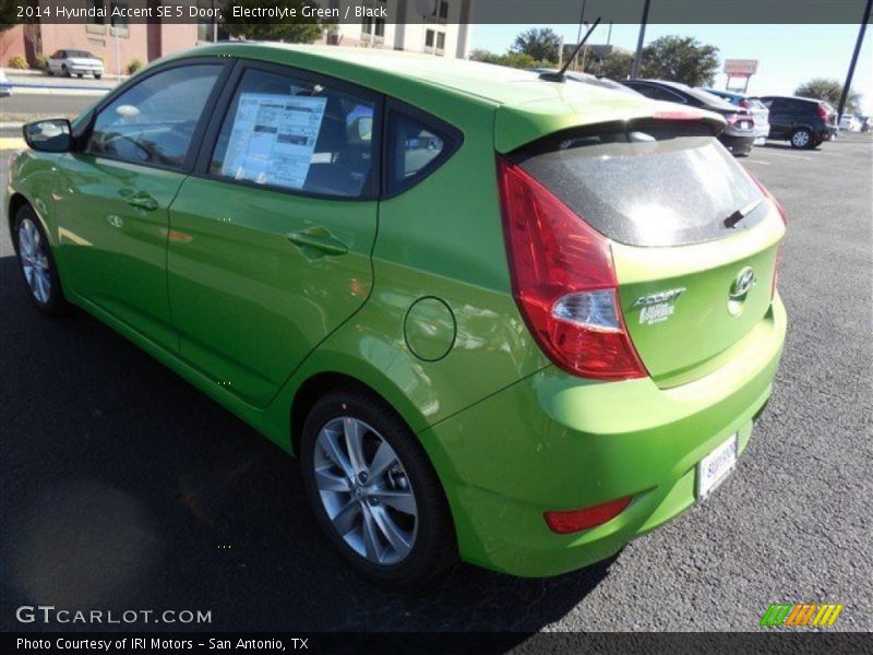 Electrolyte Green / Black 2014 Hyundai Accent SE 5 Door