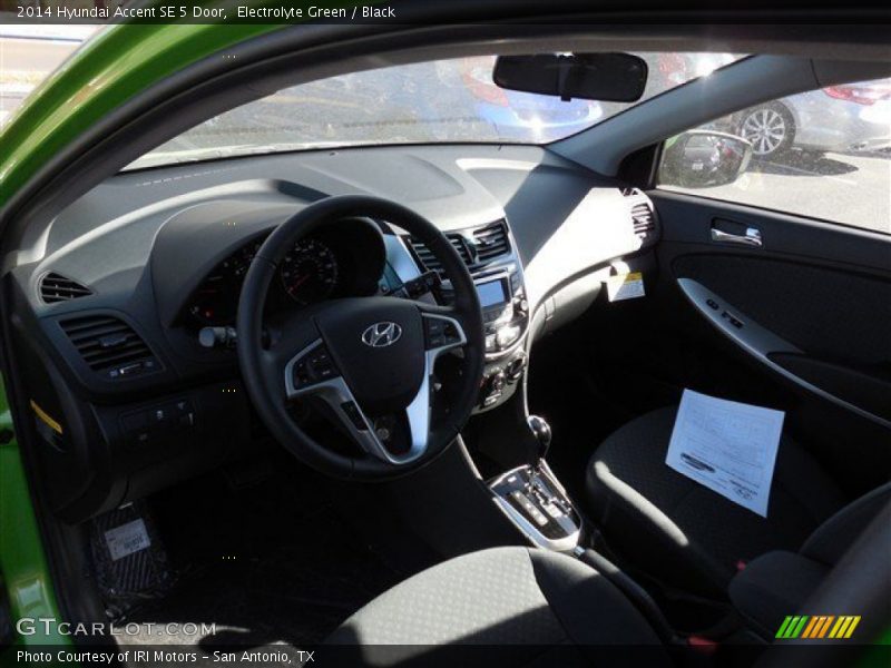Electrolyte Green / Black 2014 Hyundai Accent SE 5 Door