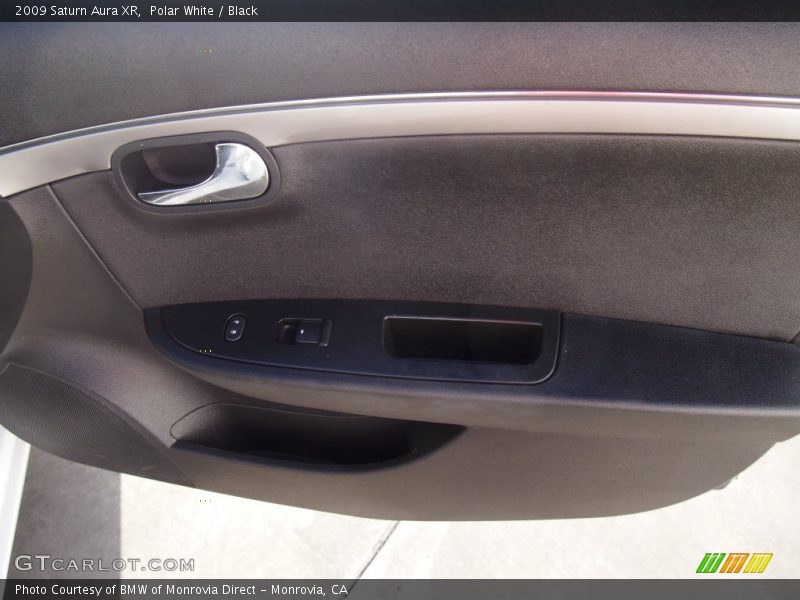 Polar White / Black 2009 Saturn Aura XR