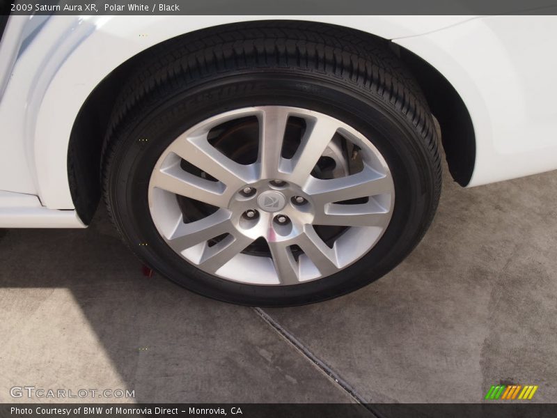 Polar White / Black 2009 Saturn Aura XR