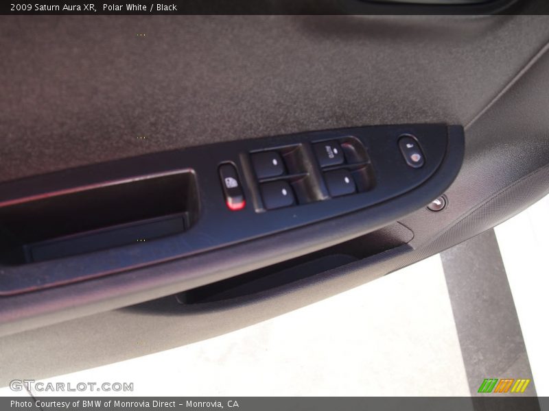 Polar White / Black 2009 Saturn Aura XR