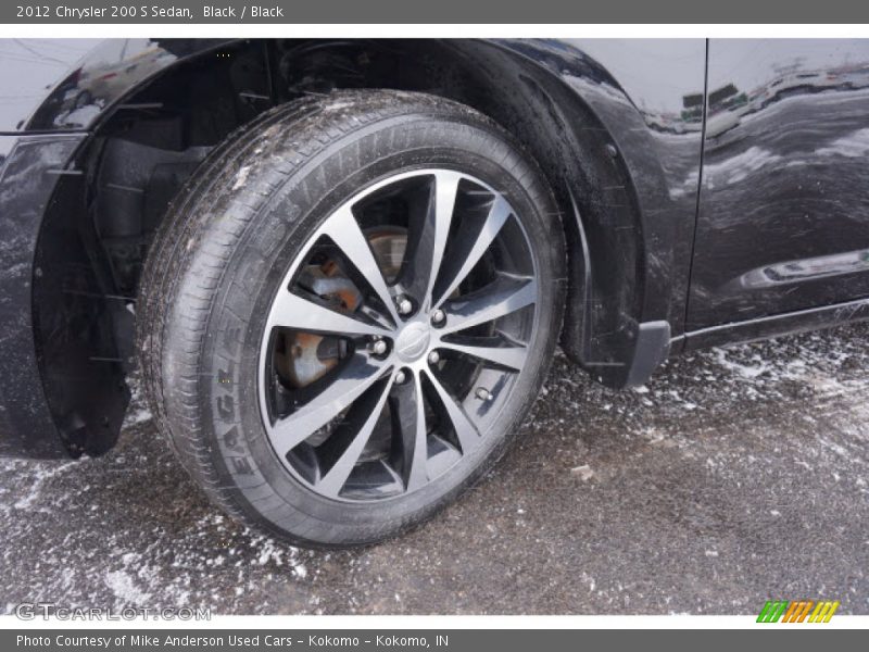 Black / Black 2012 Chrysler 200 S Sedan