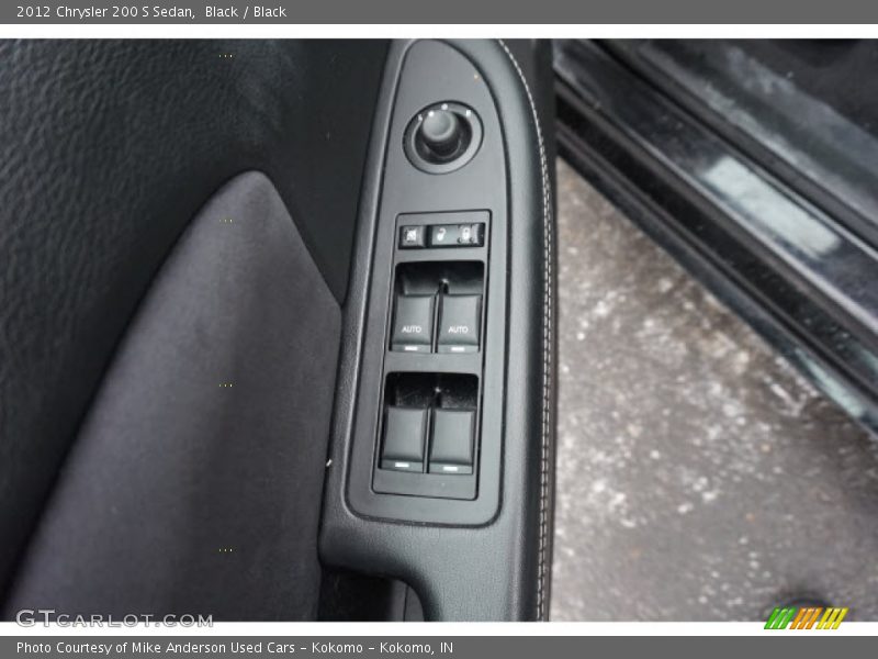 Black / Black 2012 Chrysler 200 S Sedan