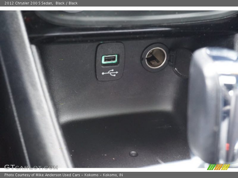 Black / Black 2012 Chrysler 200 S Sedan