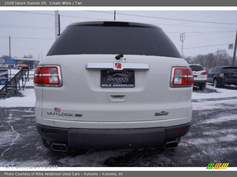 Cream White / Tan 2008 Saturn Outlook XR