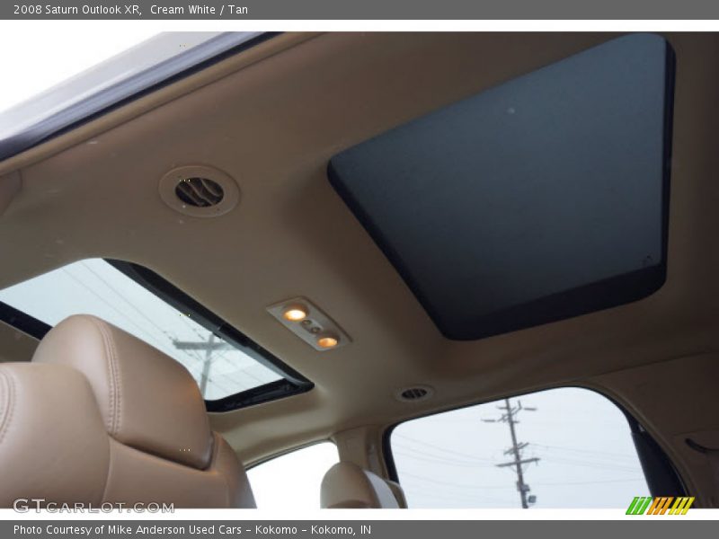 Cream White / Tan 2008 Saturn Outlook XR