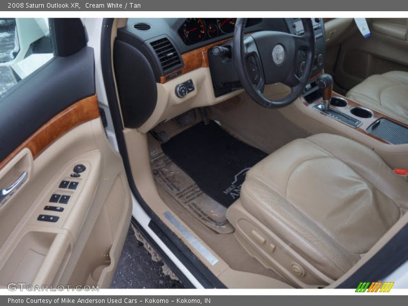 Cream White / Tan 2008 Saturn Outlook XR