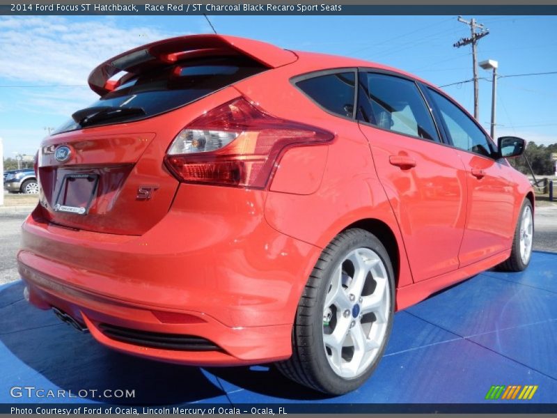 Race Red / ST Charcoal Black Recaro Sport Seats 2014 Ford Focus ST Hatchback