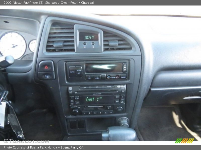 Sherwood Green Pearl / Charcoal 2002 Nissan Pathfinder SE