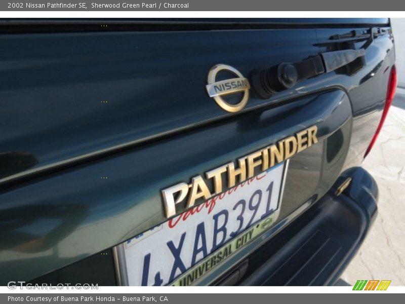 Sherwood Green Pearl / Charcoal 2002 Nissan Pathfinder SE