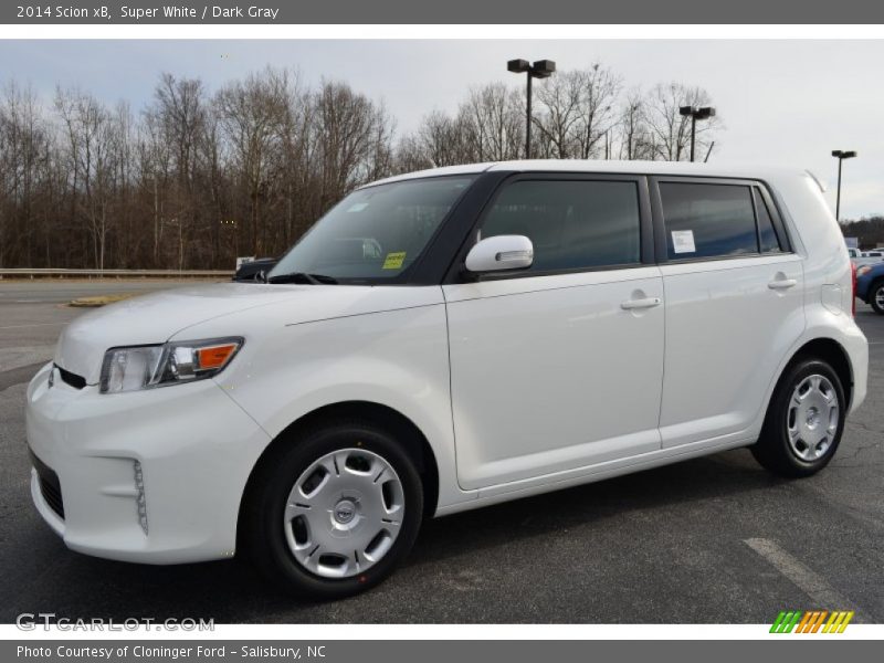 Front 3/4 View of 2014 xB 