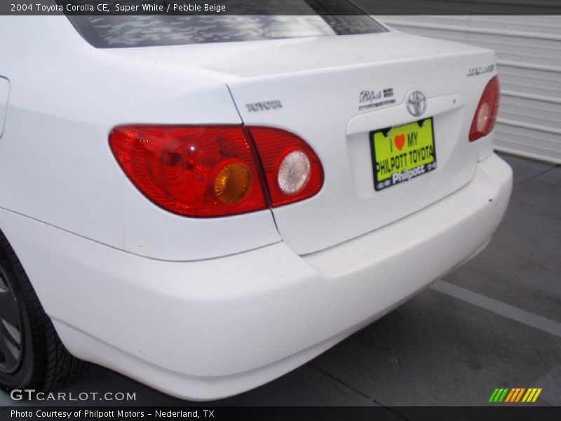Super White / Pebble Beige 2004 Toyota Corolla CE