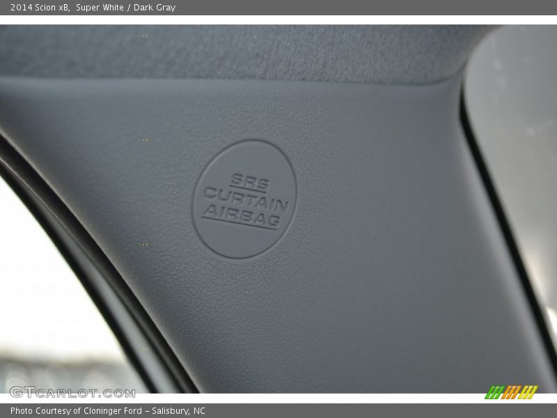 Super White / Dark Gray 2014 Scion xB