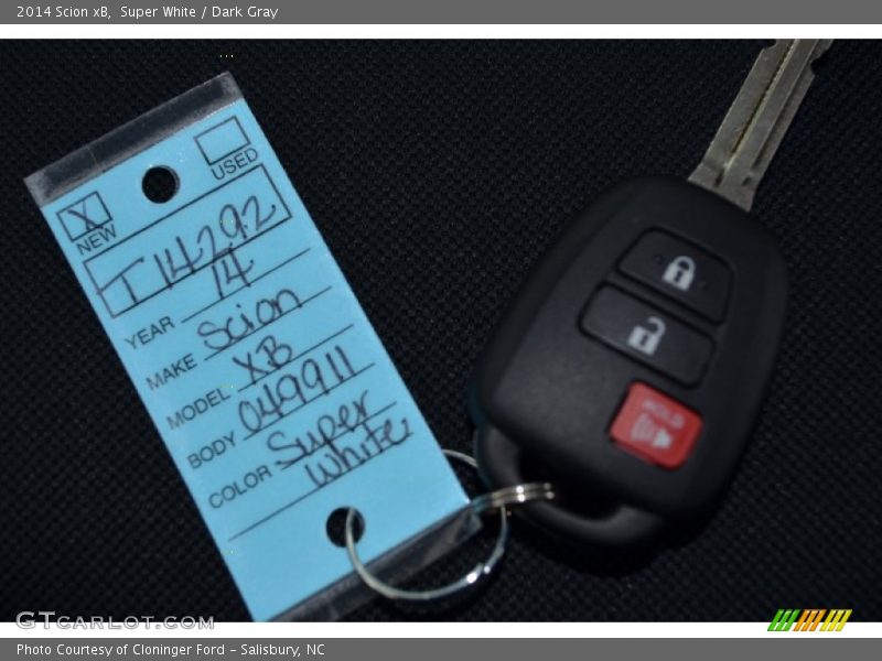 Super White / Dark Gray 2014 Scion xB