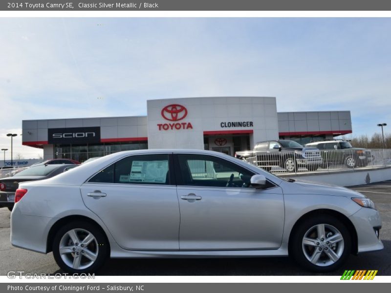 Classic Silver Metallic / Black 2014 Toyota Camry SE
