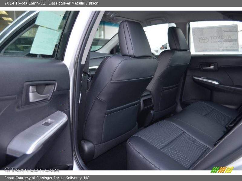 Classic Silver Metallic / Black 2014 Toyota Camry SE