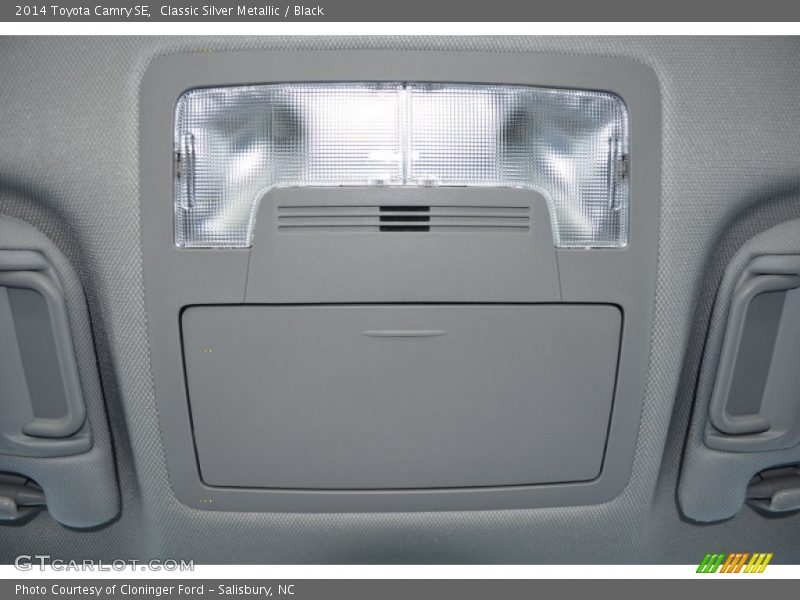 Classic Silver Metallic / Black 2014 Toyota Camry SE