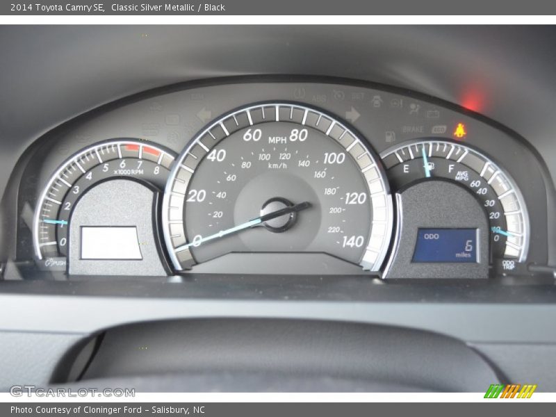 Classic Silver Metallic / Black 2014 Toyota Camry SE