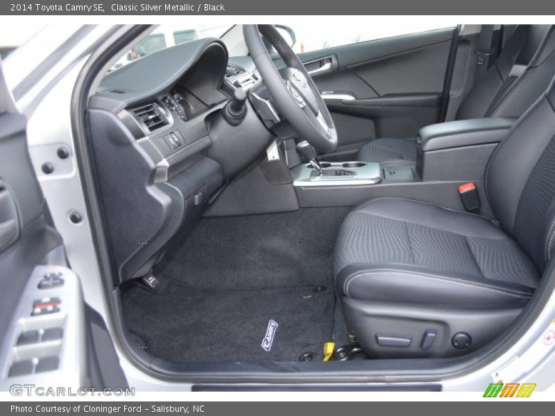 Classic Silver Metallic / Black 2014 Toyota Camry SE