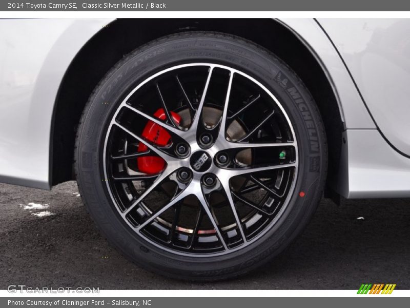 Classic Silver Metallic / Black 2014 Toyota Camry SE