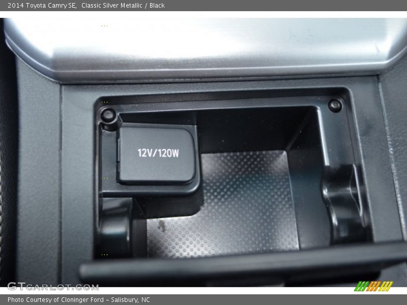 Classic Silver Metallic / Black 2014 Toyota Camry SE
