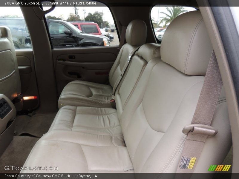 Summit White / Neutral/Shale 2004 GMC Yukon SLT