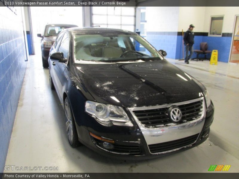 Deep Black / Cornsilk Beige 2010 Volkswagen Passat Komfort Sedan