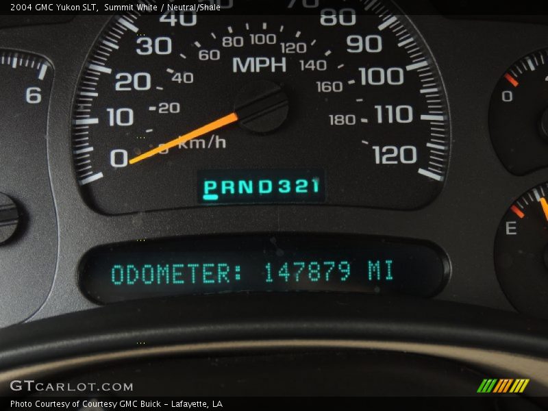 Summit White / Neutral/Shale 2004 GMC Yukon SLT