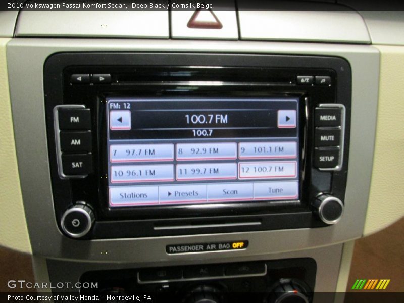 Deep Black / Cornsilk Beige 2010 Volkswagen Passat Komfort Sedan