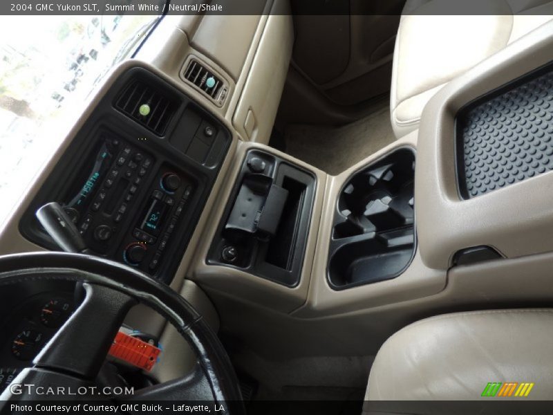 Summit White / Neutral/Shale 2004 GMC Yukon SLT