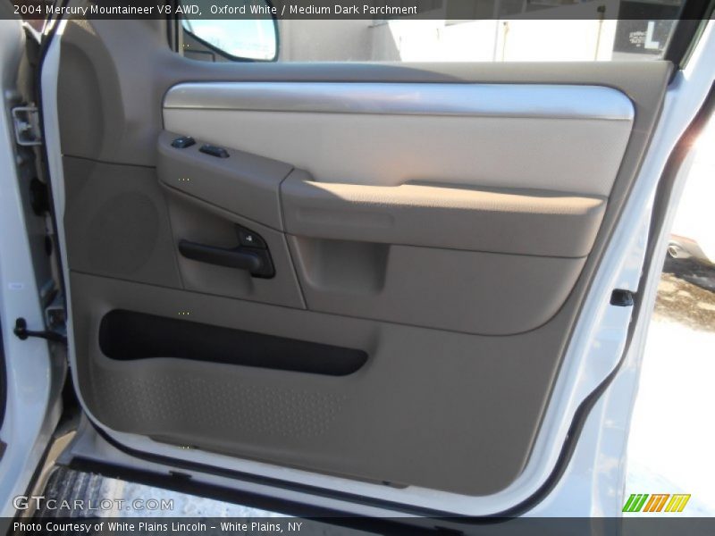 Oxford White / Medium Dark Parchment 2004 Mercury Mountaineer V8 AWD